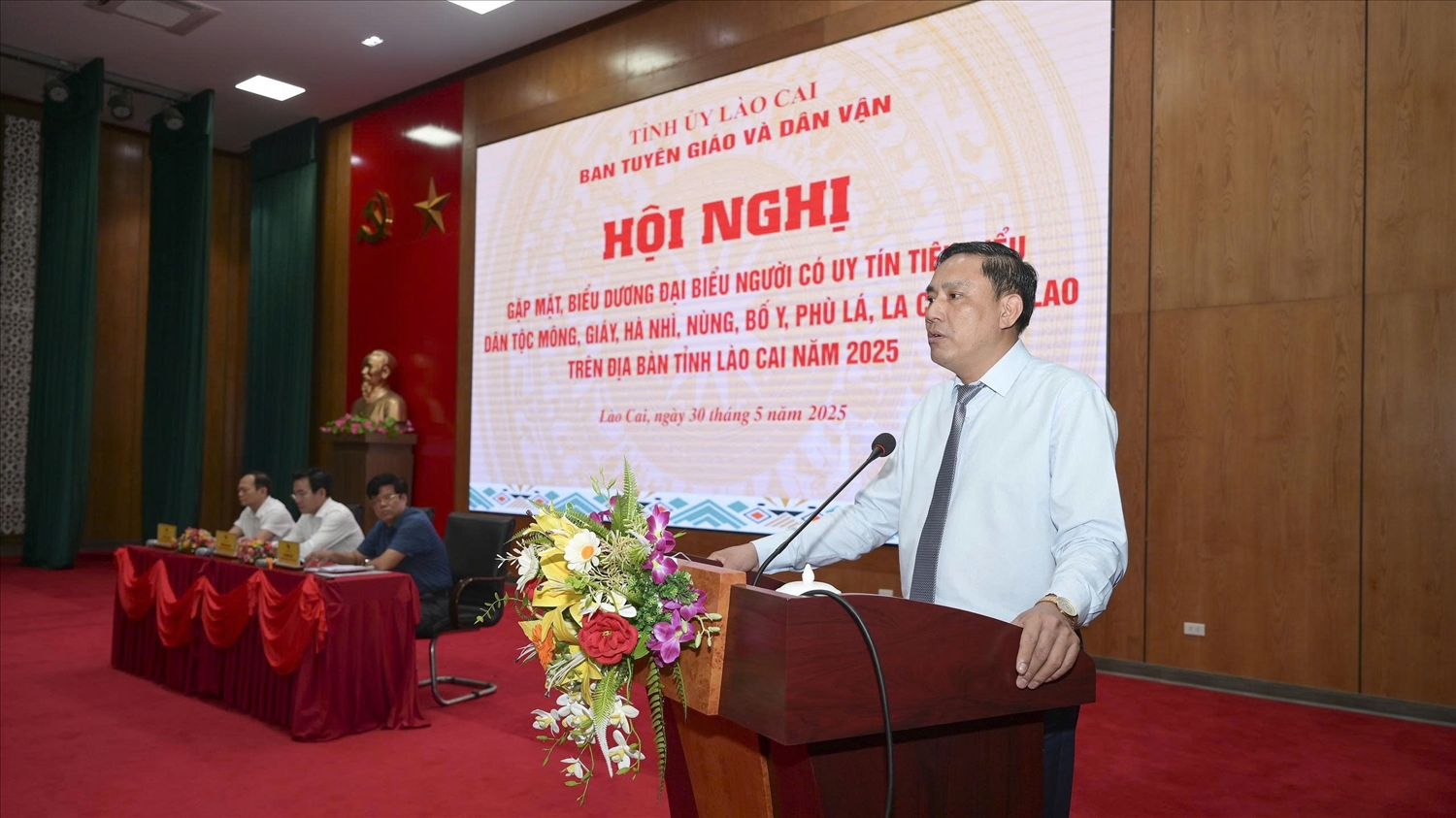 Phó Bí thư tỉnh ủy Lào Cai Hoàng Giang phát biểu tại hội nghị
