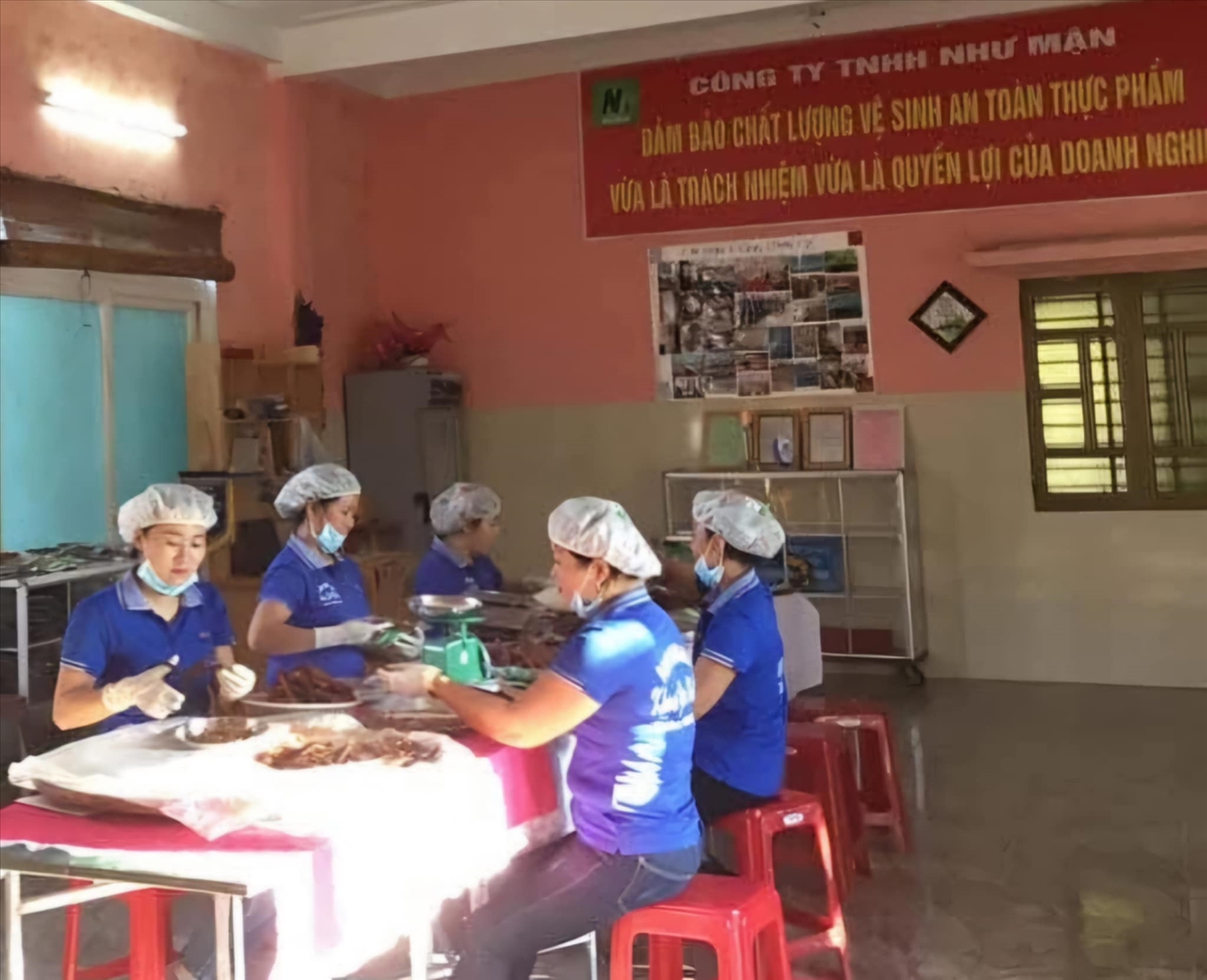 Các công đoạn sản xuất khoai deo của Công ty TNHH Như Mận đều tuân thủ các quy trình sản xuất nghiêm ngặt