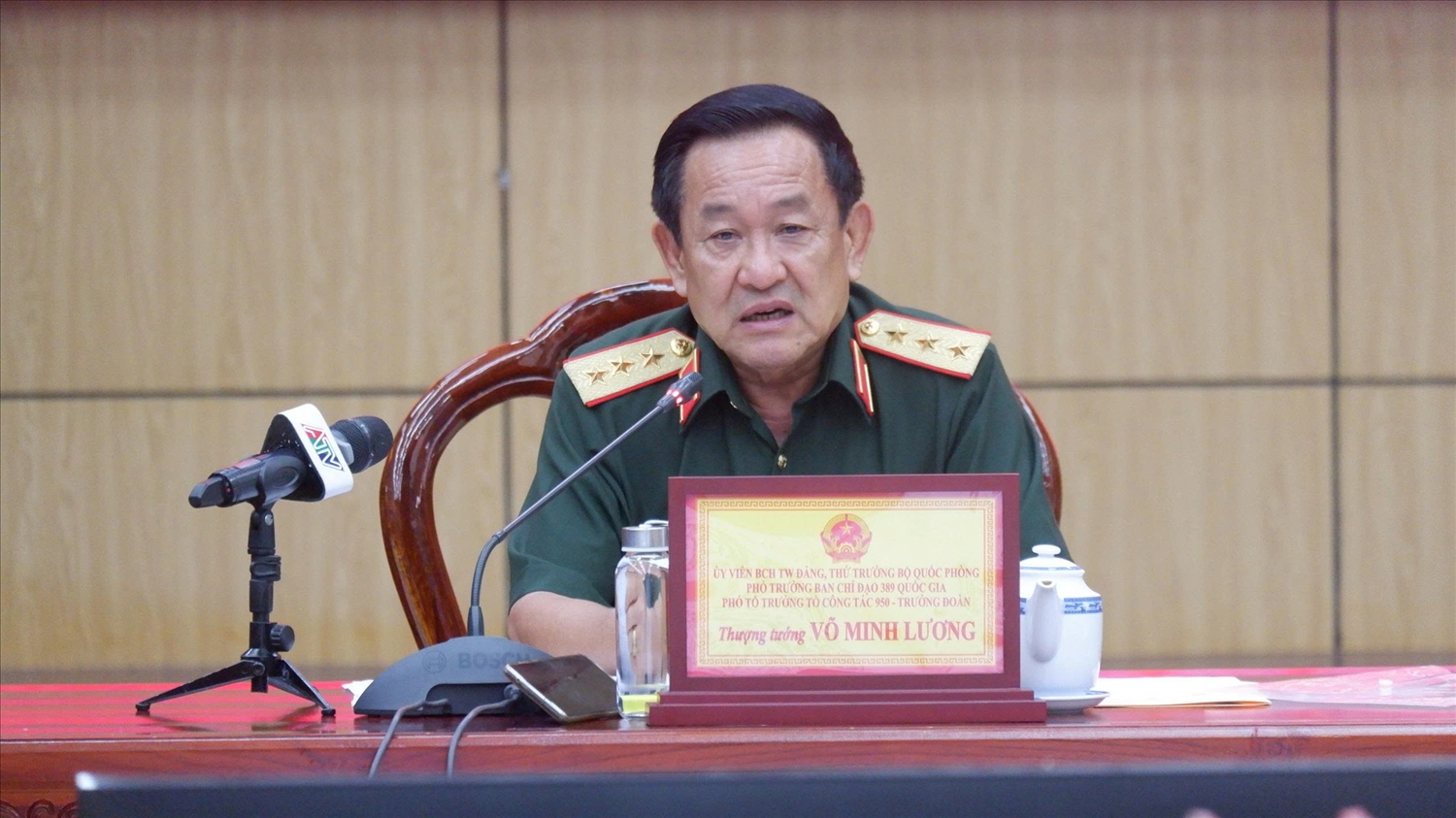 Thượng tướng Võ Minh Lương, Thứ trưởng Bộ Quốc phòng, Phó Trưởng Ban Chỉ đạo 389 quốc gia phát biểu chỉ đạo tại cuộc họp