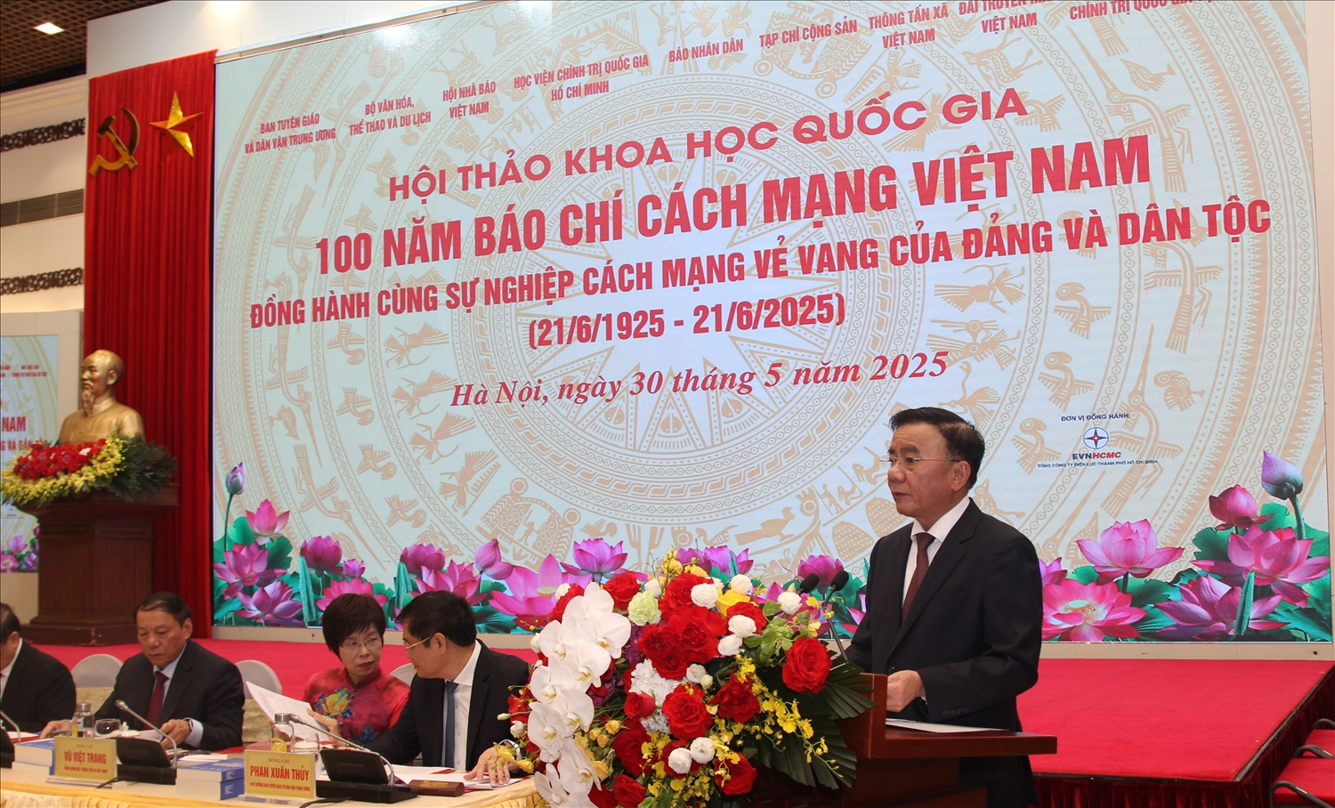 Ủy viên Bộ Chính trị, Thường trực Ban Bí thư Trần Cẩm Tú phát biểu chỉ đạo tại Hội thảo.
