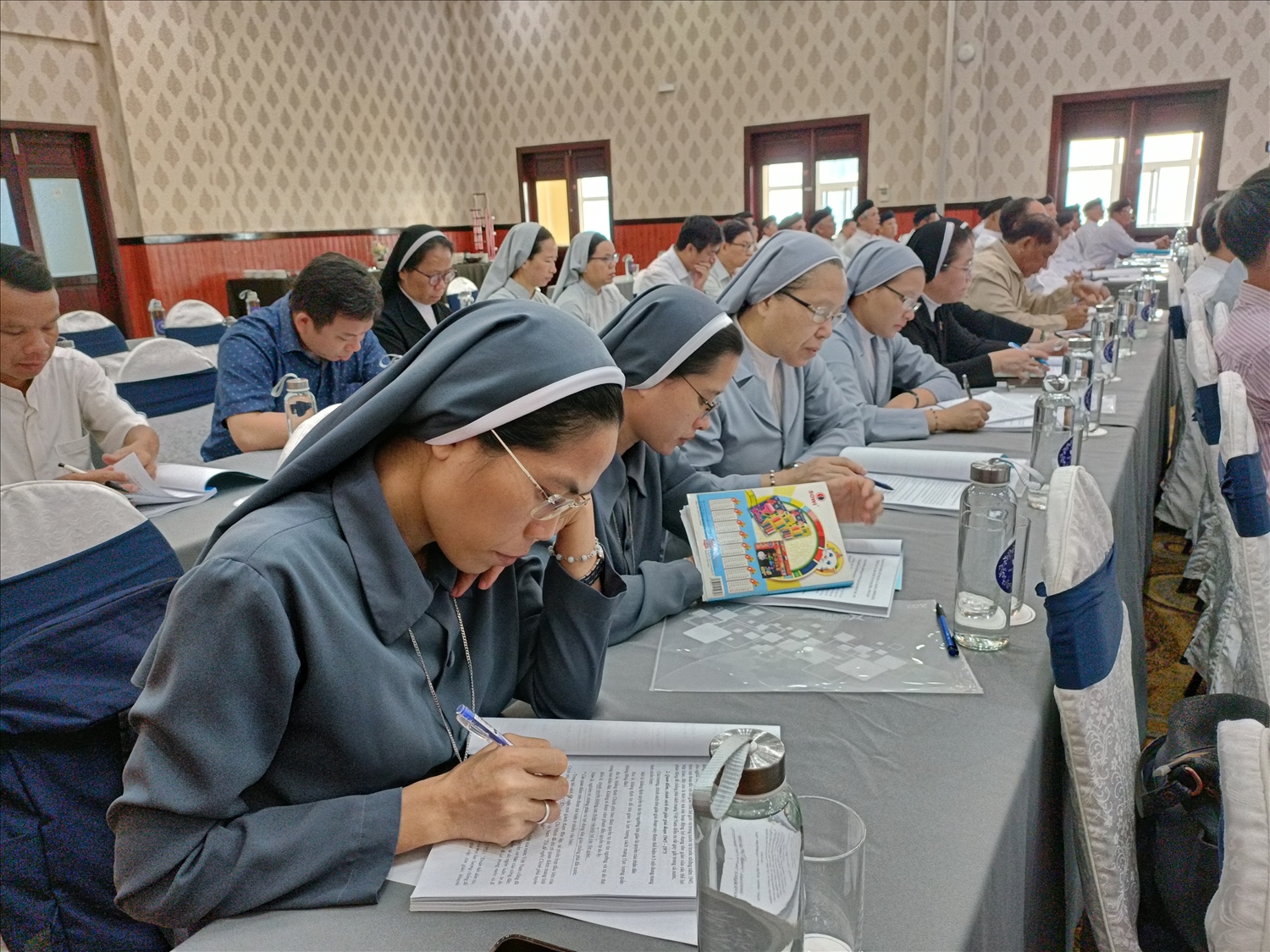 Các đại biểu tham dự Hội nghị
