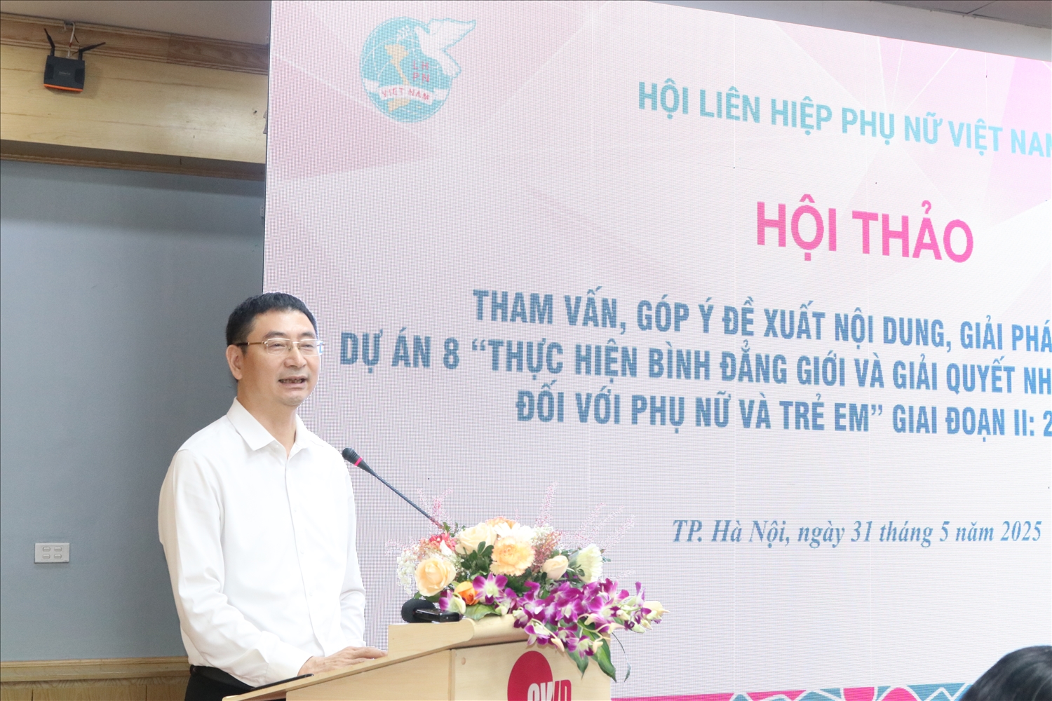 Ông Triệu Văn Bình, Phó Vụ trưởng Vụ Dân tộc, Văn Phòng Hội đồng Dân tộc của Quốc hội phát biểu tại Hội thảo