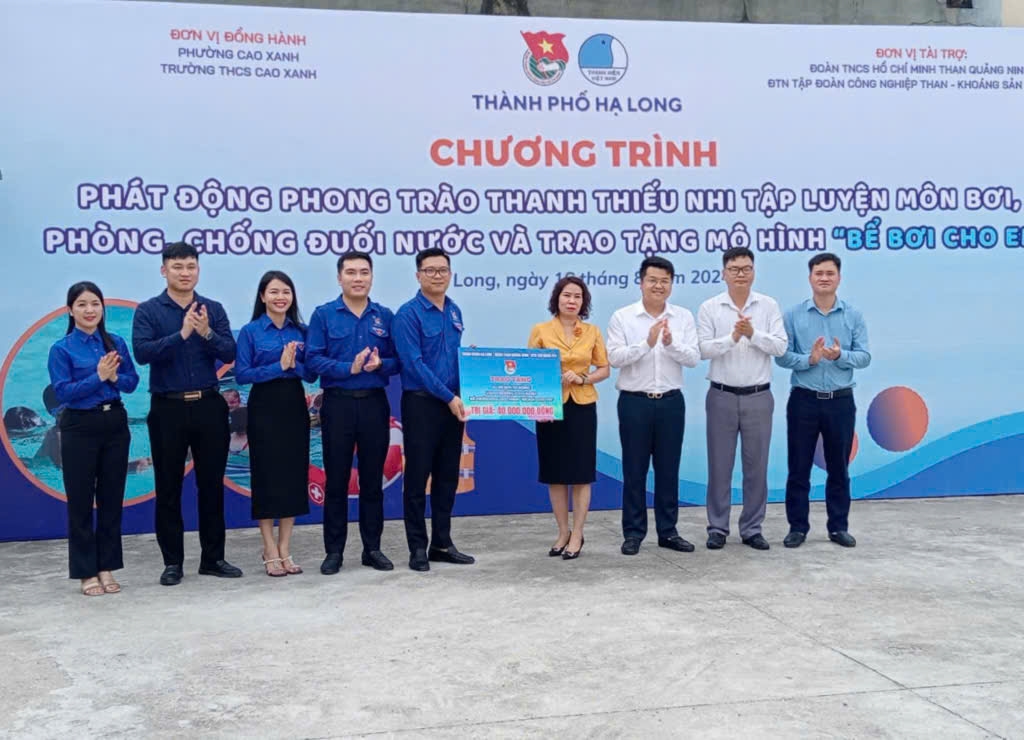 Trường THCS Cao Xanh tiếp nhận bể bơi do Thành Đoàn Hạ Long phối hợp với Đoàn than Quảng Ninh, Đoàn thanh niên Tập đoàn Công nghiệp Than - Khoáng sản Việt Nam (TKV) trao tặng