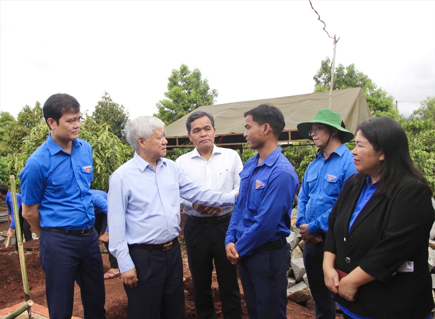 Đồng chí Đỗ Văn Chiến - Uỷ viên Bộ Chính trị, Bí thư Trung ương Đảng, Chủ tịch Uỷ ban Trung ương Mặt trận Tổ quốc Việt Nam thăm hỏi, động viên thanh niên DTTS huyện Chư Păh