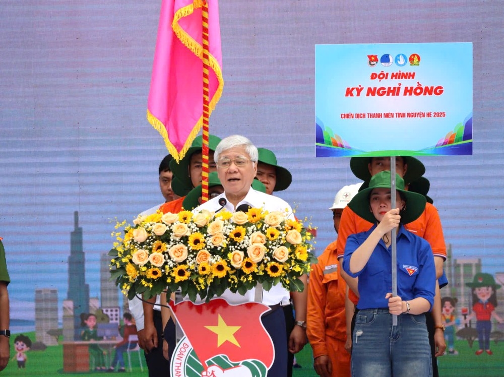 Chủ tịch Ủy ban Trung ương MTTQ Việt Nam Đỗ Văn Chiến phát biểu chỉ đạo tại buổi lễ