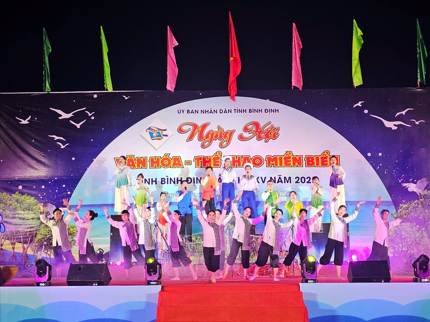 Tiết mục văn nghệ đặc sắc trong đêm khai mạc Ngày hội