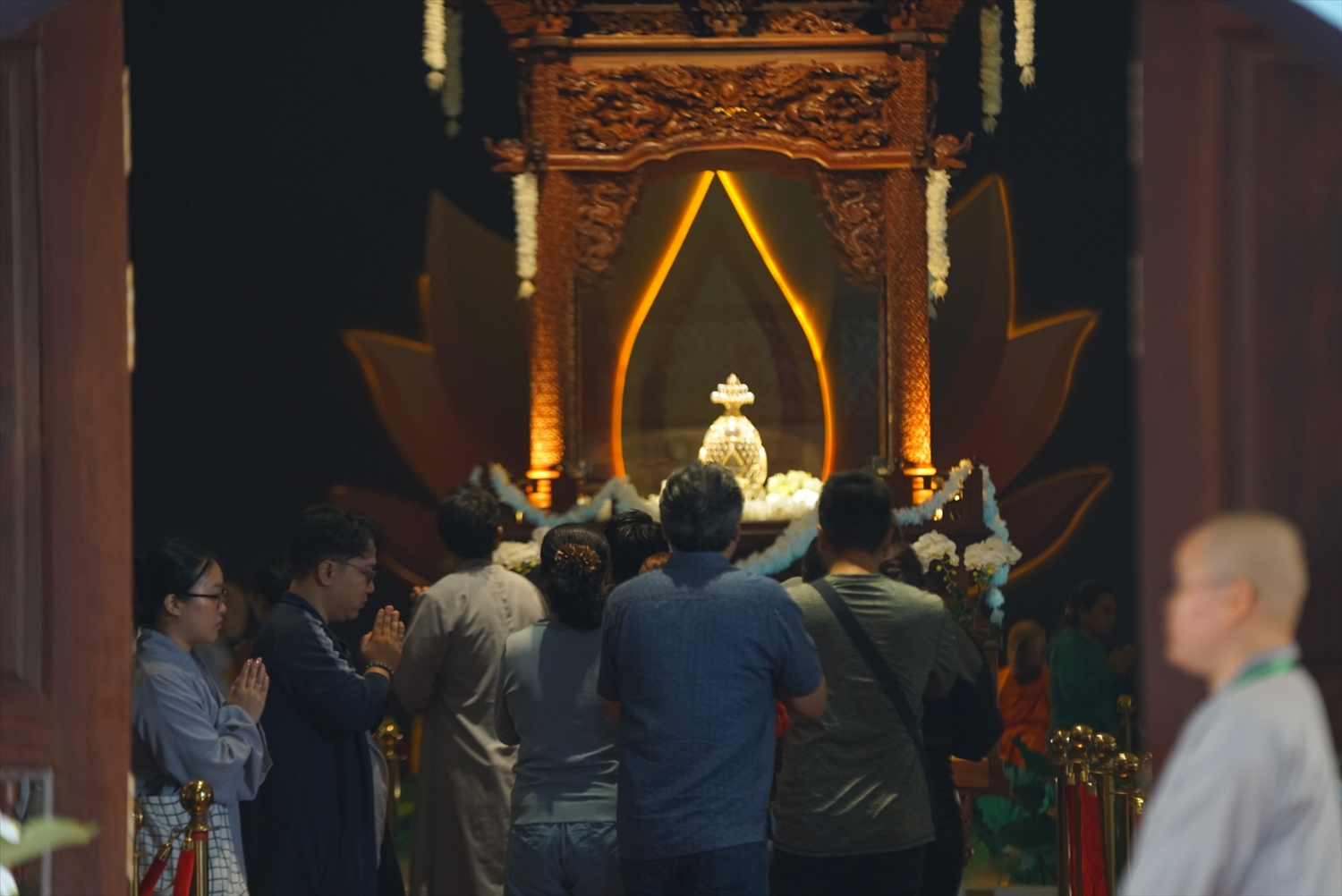 Hoạt động chiêm bái Xá lợi Đức Phật thu hút sự quan tâm của rất đông người dân, phật tử trong và ngoài nước