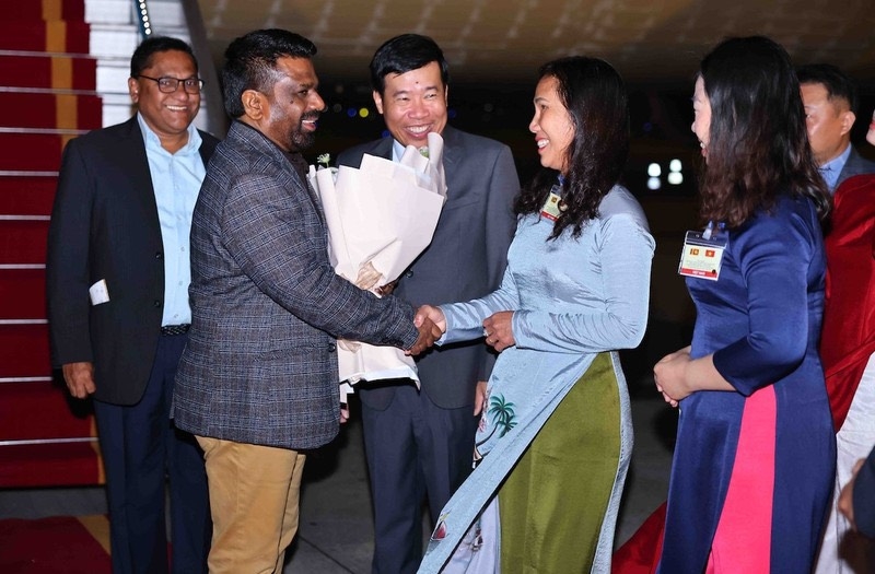 Lễ đón Tổng thống nước Cộng hòa Xã hội Chủ nghĩa Dân chủ Sri Lanka Anura Kumara Dissanayaka tại sân bay quốc tế Nội Bài. (Ảnh: TTXVN)