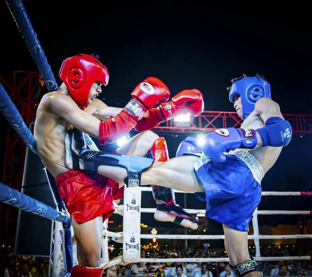 Đêm võ đài Bình Định thu hút nhiều du khách đến thưởng thức những pha đánh đẹp mắt