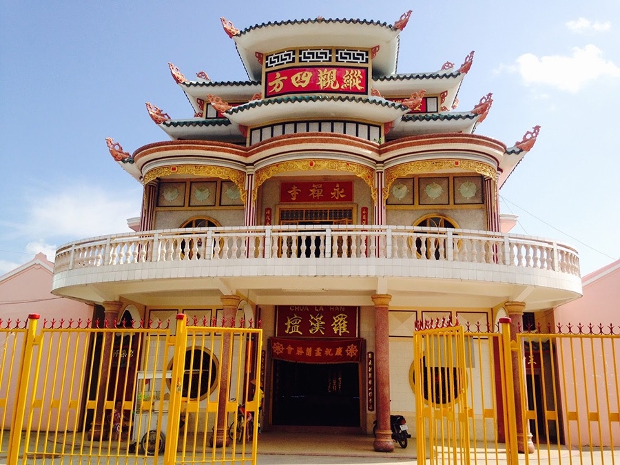 Chánh điện chùa La Hán của đồng bào dân tộc Hoa, nơi sẽ tôn trí đài lễ nhân dịp lễ Phật đản 2025