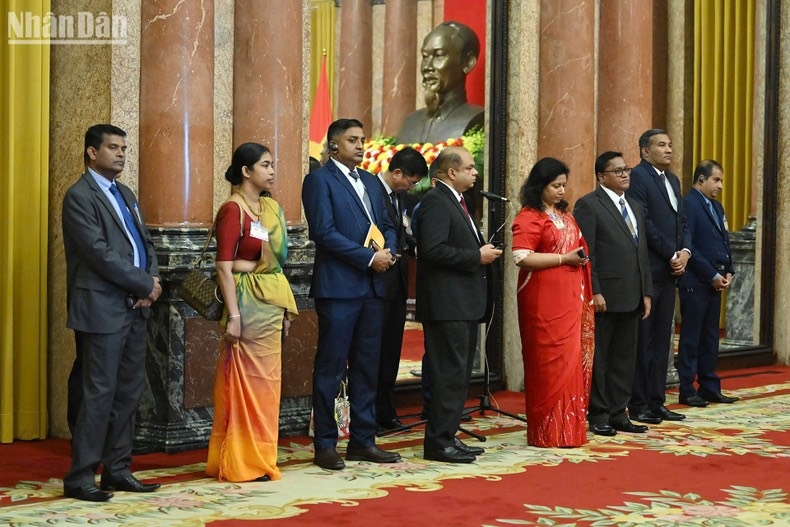 Đại biểu Sri Lanka tại cuộc gặp gỡ báo chí.