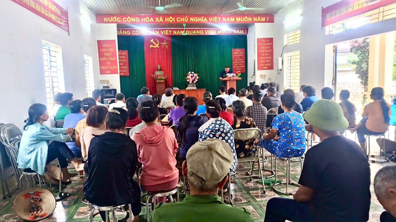 Một buổi tuyên truyền sắp xếp đơn vị hành chính tại xã Hồng Sơn 