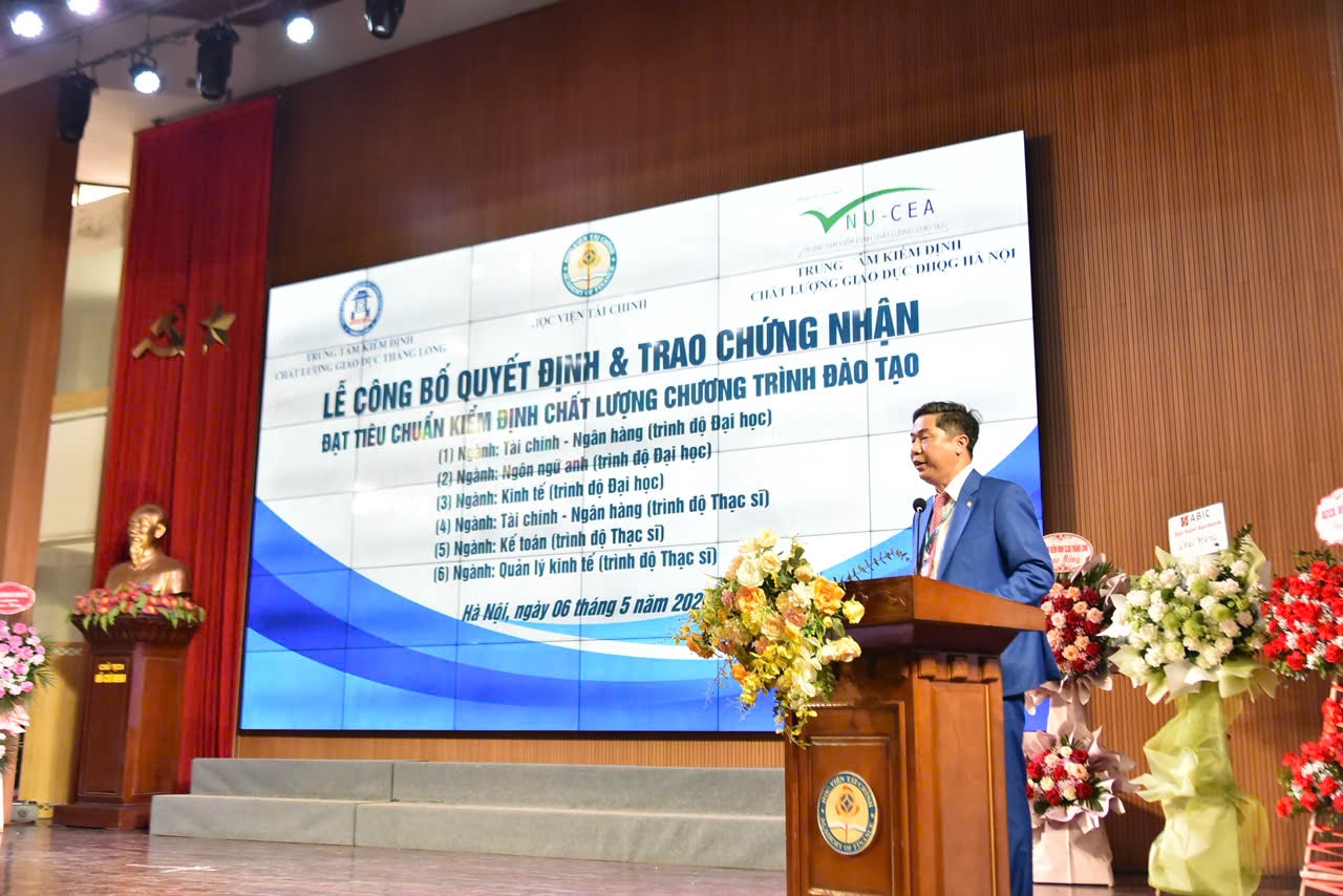 (BCĐ-Chuyên đề của Học viện Tài chính) Học viện Tài chính đón nhận Giấy chứng nhận kiểm định chất lượng giáo dục đào tạo