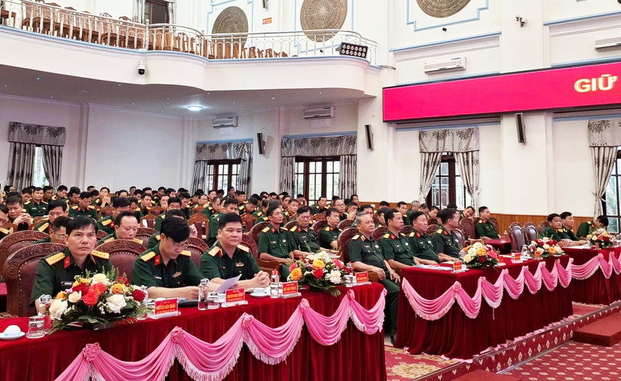 Cán bộ quân đội làm công tác dân vận tham gia lớp bồi dưỡng kiến thức dân tộc tại Binh đoàn 15