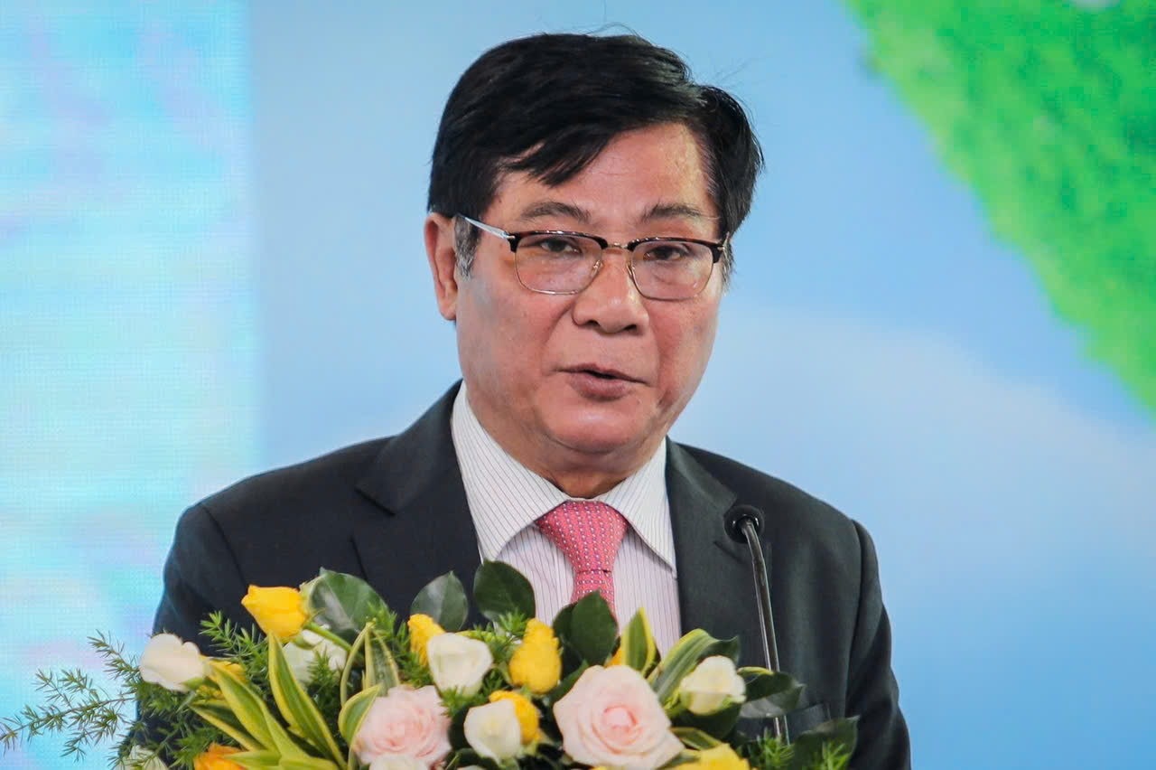PGS. TS. Trần Quang Trung, Chủ tịch Hiệp hội Sữa Việt Nam cho biết, người tiêu dùng nên lựa chọn mua sản phẩm của các thương hiệu uy tín, có nguồn gốc rõ ràng, được phân phối qua hệ thống chính thức - Ảnh: TL