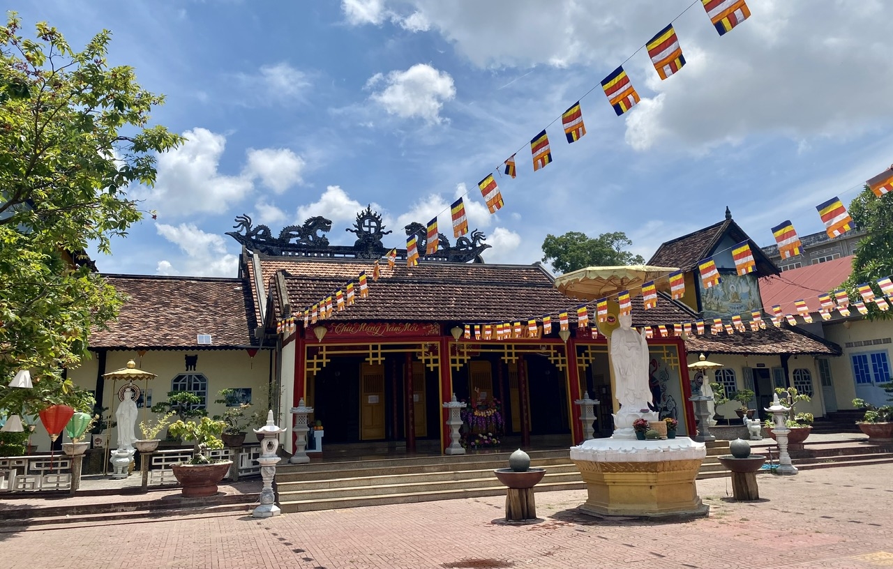 Chùa Bác Ái, ngôi chùa cổ lâu đời nhất ở tỉnh Kon Tum trang hoàng chuẩn bộ tổ chức các hoạt động chào mừng Đại lễ Vesak Liên Hợp Quốc 2025