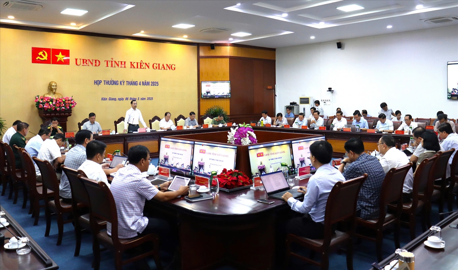 Cuộc họp được trực tuyến đến Văn phòng HĐND và UBND các huyện, thành phốthuộc tỉnh Kiên Giang 
