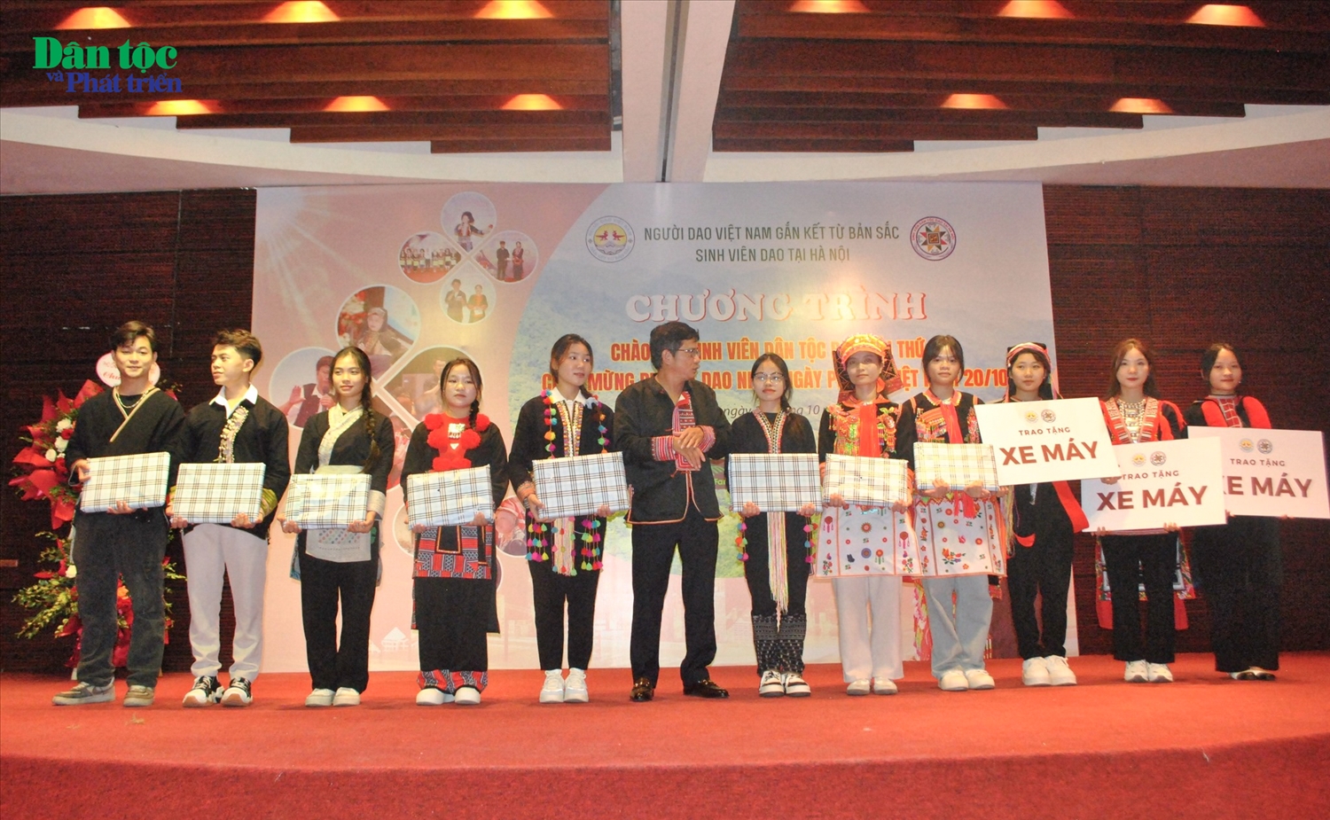 Người Dao Việt Nam – Gắn kết từ bản sắc, Sinh viên dân tộc Dao tại Hà Nội, hai trong số những hội nhóm đang trợ giúp tích cực cho các bạn học sinh, sinh viên Dao đang theo đuổi con đường tri thức, giữ vững tinh thần ham học của dân tộc (Ảnh: Sinh viên dân tộc Dao tại Hà Nội)