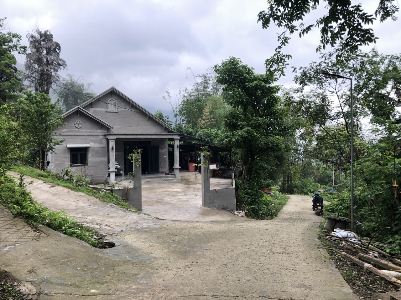 Hệ thống giao thông thôn bản ở Phìn Ngan được bê tông hóa từ nguồn vốn Chương trình MTQG