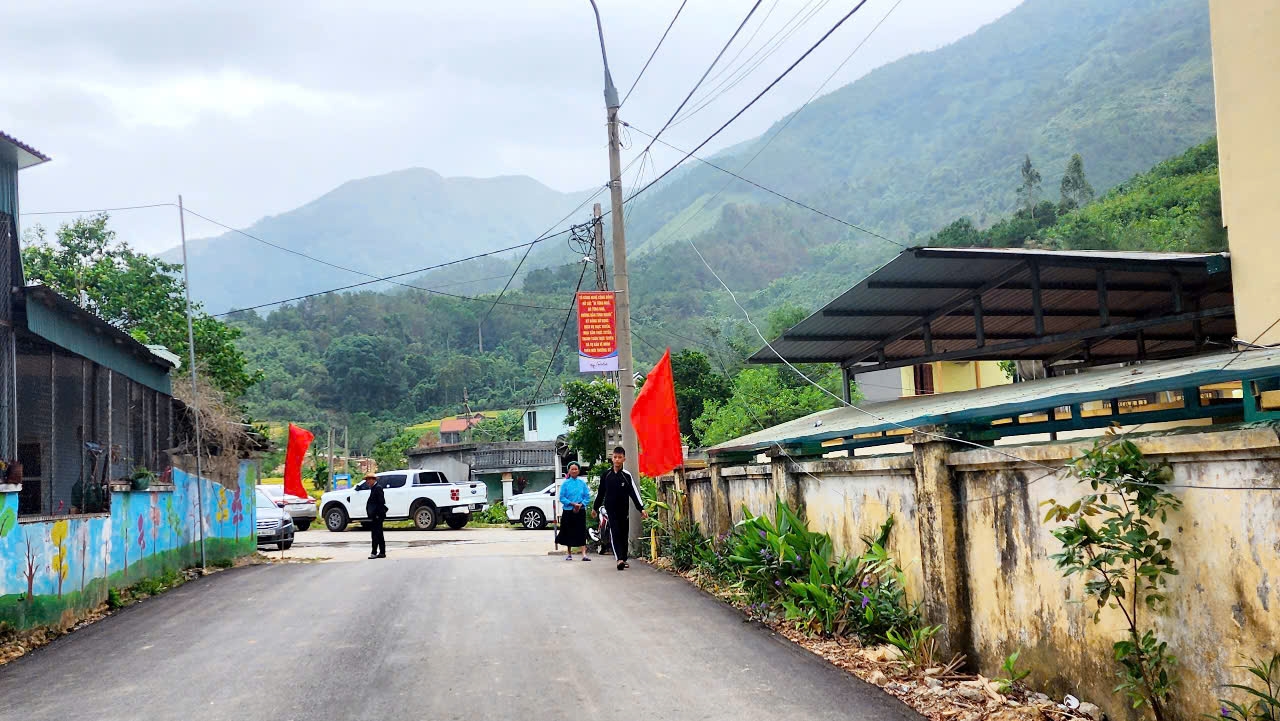 Đường vào các thôn, bản ở Đại Dực đều được bê tông