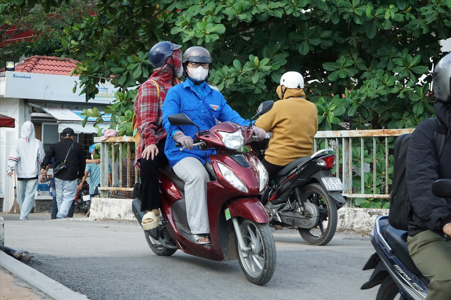 Xe ôm miễn phí của đoàn viên, thanh niên hỗ trợ bà con vào nơi chiêm bái Xá lợi Đức Phật cũng như tham dự Đại lễ Vesak Liên Hợp Quốc 2025.