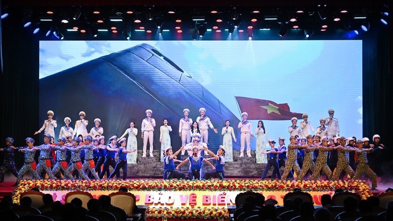 Văn nghệ chào mừng.