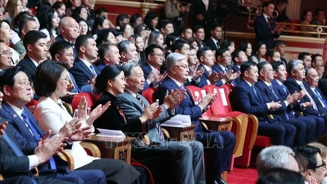 Tổng Bí thư Tô Lâm và Phu nhân với Tổng thống Kazakhstan Kassym-Jomart Tokayev dự Chương trình hòa nhạc hữu nghị Việt Nam- Kazakhstan. (Ảnh: Thống Nhất -TTXVN)