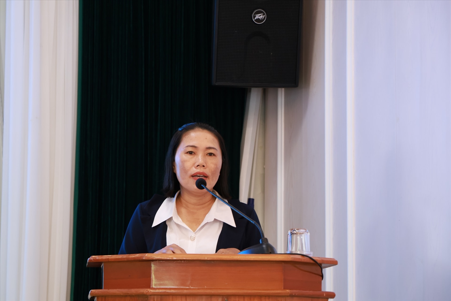 Bà Trần Thị Kim Thoa, Phó Chủ tịch Liên minh HTX tỉnh Bình Thuận phát biểu khai giảng lớp tập huấn