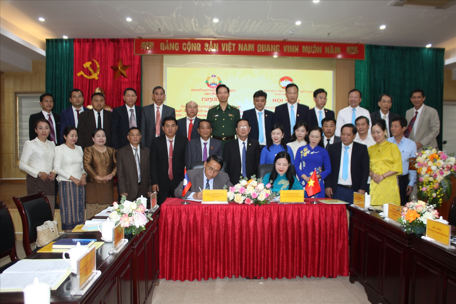 Lãnh đạo Ủy ban MTTQ Việt Nam tỉnh Thanh Hóa và Ủy ban Mặt trận Lào xây dựng đất nước tỉnh Hủa Phăn ký kết Bản ghi nhớ giai đoạn 2025-2027