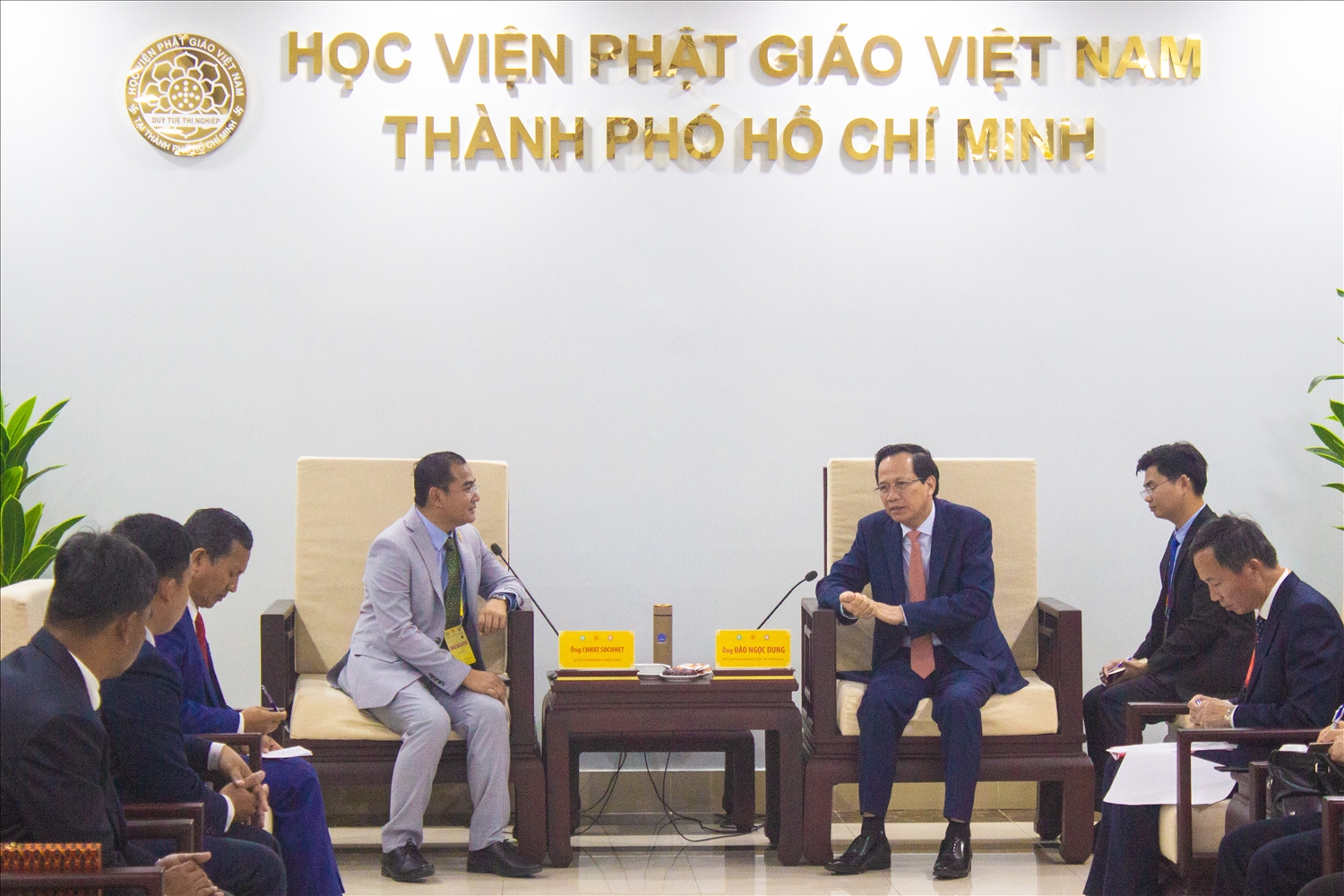Bộ trưởng Bộ Dân tộc và Tôn giáo Đào Ngọc Dung tiếp Quốc vụ khanh Bộ Nghi lễ và Tôn giáo Vương quốc Campuchia Chhat Sochhet