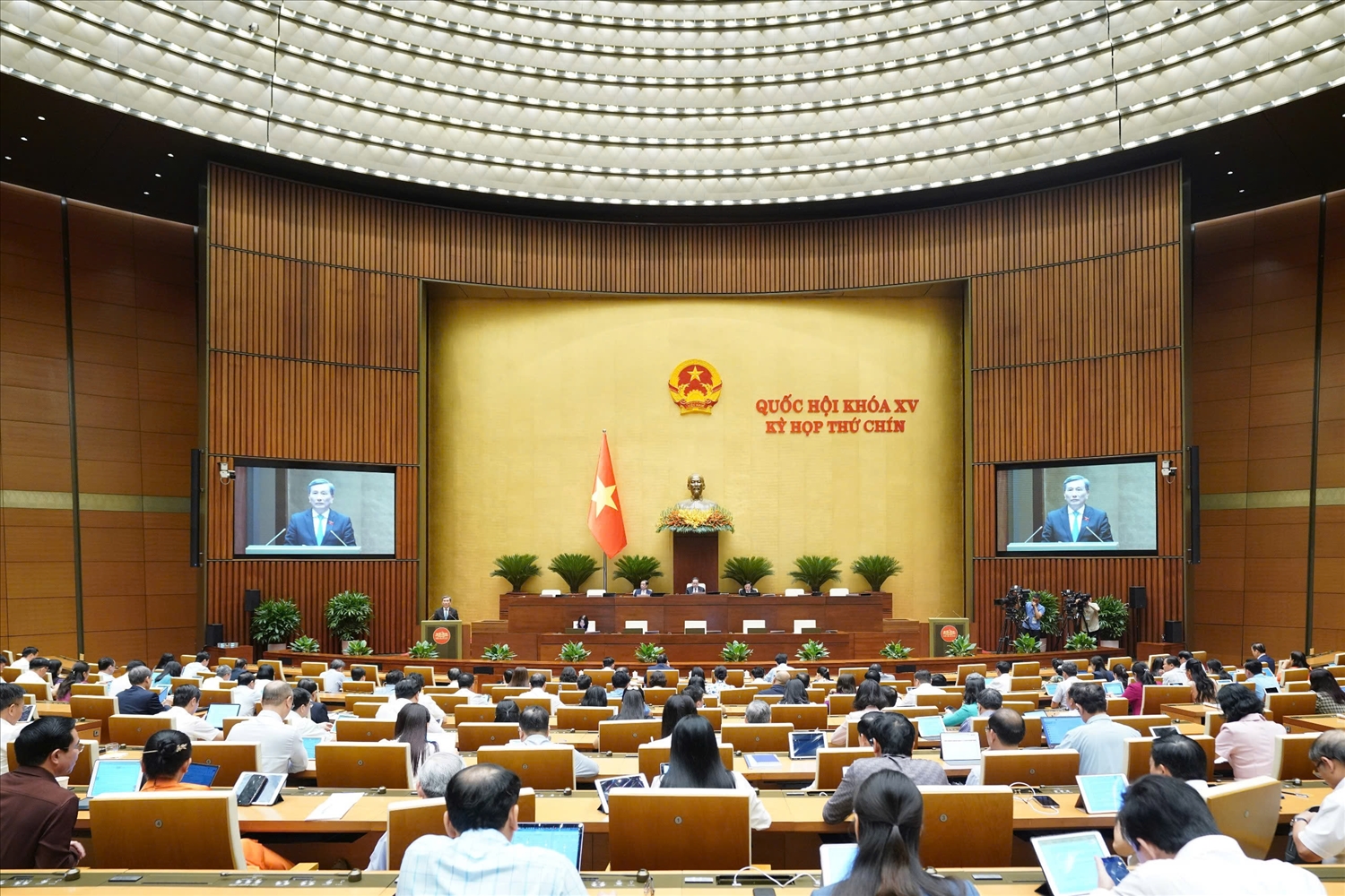 Quang cảnh phiên họp