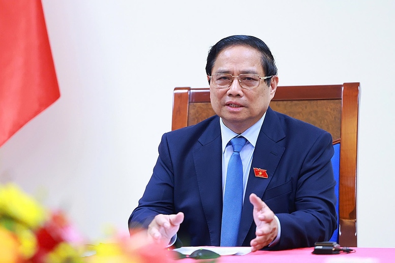 Thủ tướng Phạm Minh Chính điện đàm với Thủ tướng Singapore Lawrence Wong - Ảnh: VGP/Nhật Bắc