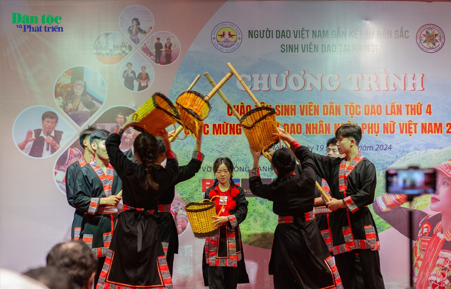 “Chào tân sinh viên & Chúc mừng phụ nữ Dao nhân ngày phụ nữ Việt Nam 20/10” một trong những hoạt động thường niên của hai hội nhóm nhằm giao lưu, lan tỏa văn hóa Dao tới muôn nơi (Ảnh: Sinh viên dân tộc Dao tại Hà Nội)
