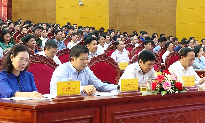 Đại biểu tham dự buổi lễ phát động phong trào Bình dân học vụ số