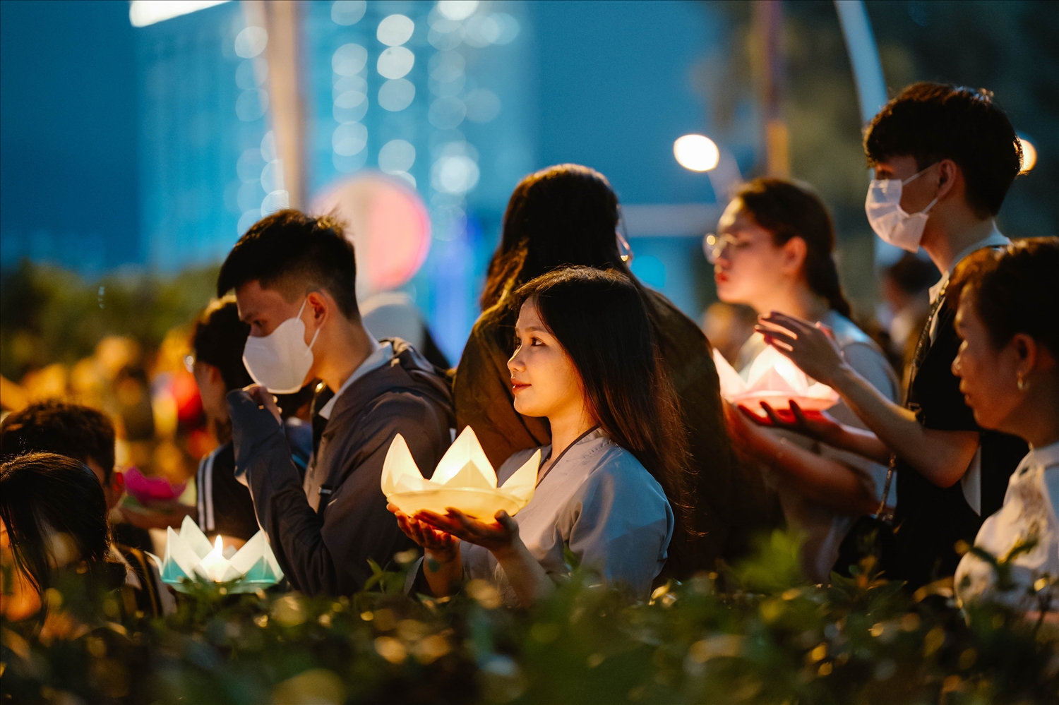 Lễ thả hoa đăng mừng Phật đản đã trở thành hoạt động thường niên tại chùa Pháp Hoa. Đây được xem là lễ hội thả hoa đăng quy mô lớn nhất thành phố.