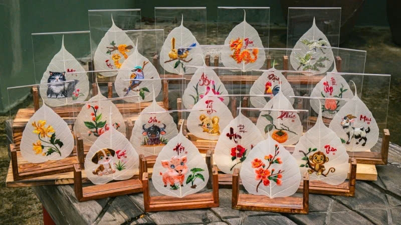 Nghệ thuật thêu trên lá bồ đề vô cùng tỉ mỉ và độc đáo