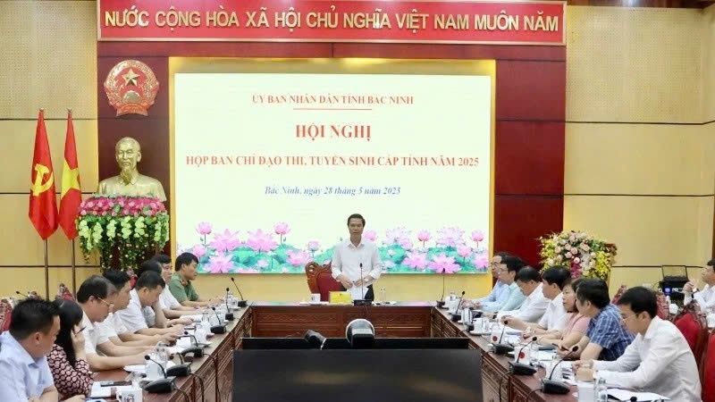 Phát biểu chỉ đạo hội nghị, Phó Chủ tịch Ủy ban nhân dân tỉnh Bắc Ninh Lê Xuân Lợi, Trưởng Ban Chỉ đạo thi, tuyển sinh cấp tỉnh 