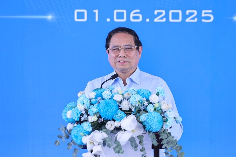 Thủ tướng Phạm Minh Chính đề nghị Tập đoàn CMC tiên phong trong phát triển khoa học, công nghệ, đổi mới sáng tạo và chuyển đổi số - Ảnh: VGP/Nhật Bắc