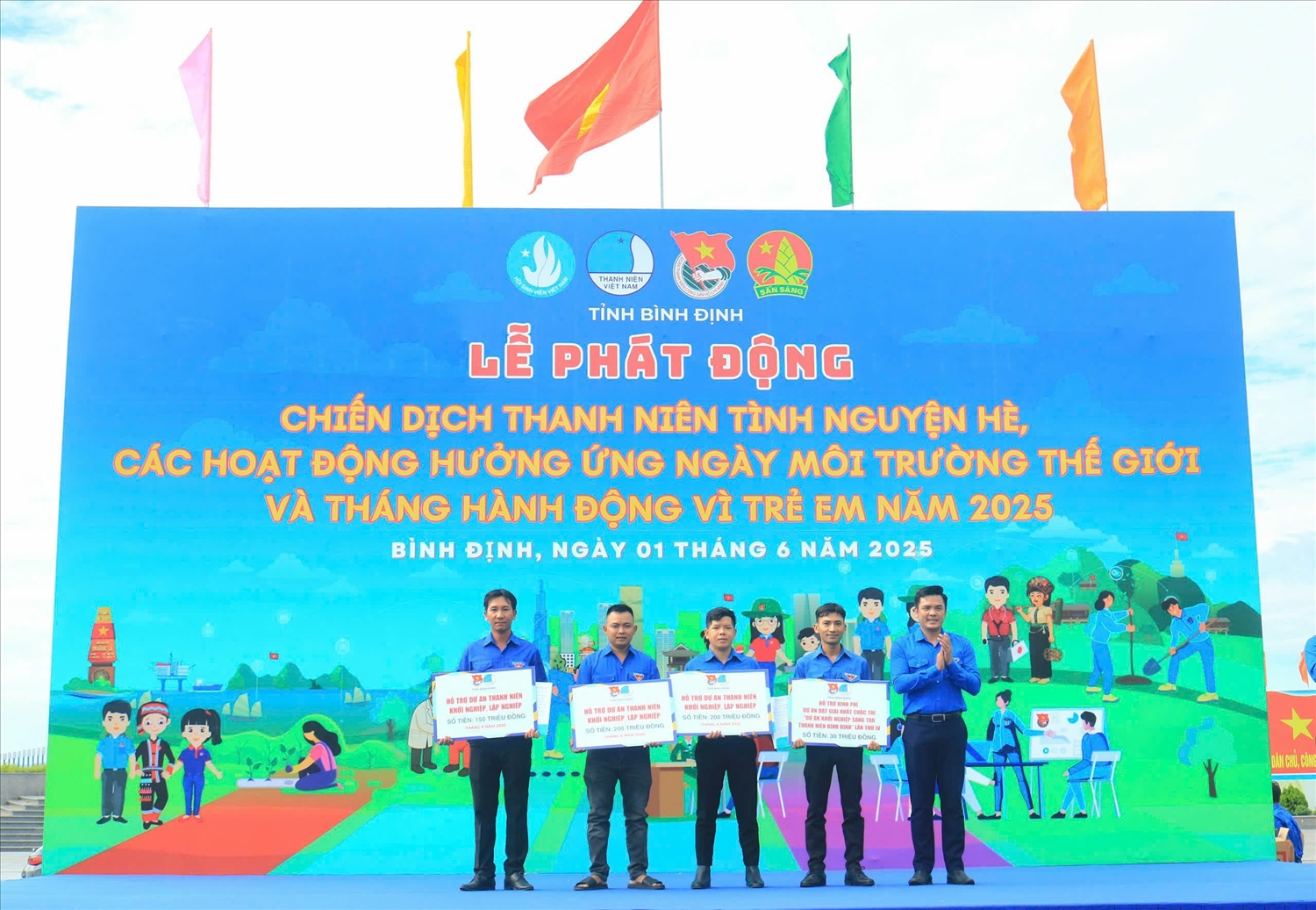 Trao vốn hỗ trợ 4 dự án thanh niên khởi nghiệp