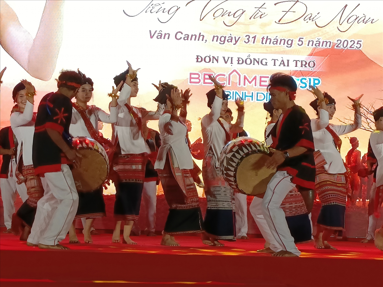Tiết mục trống đôi là điểm nhấn của Liên hoan
