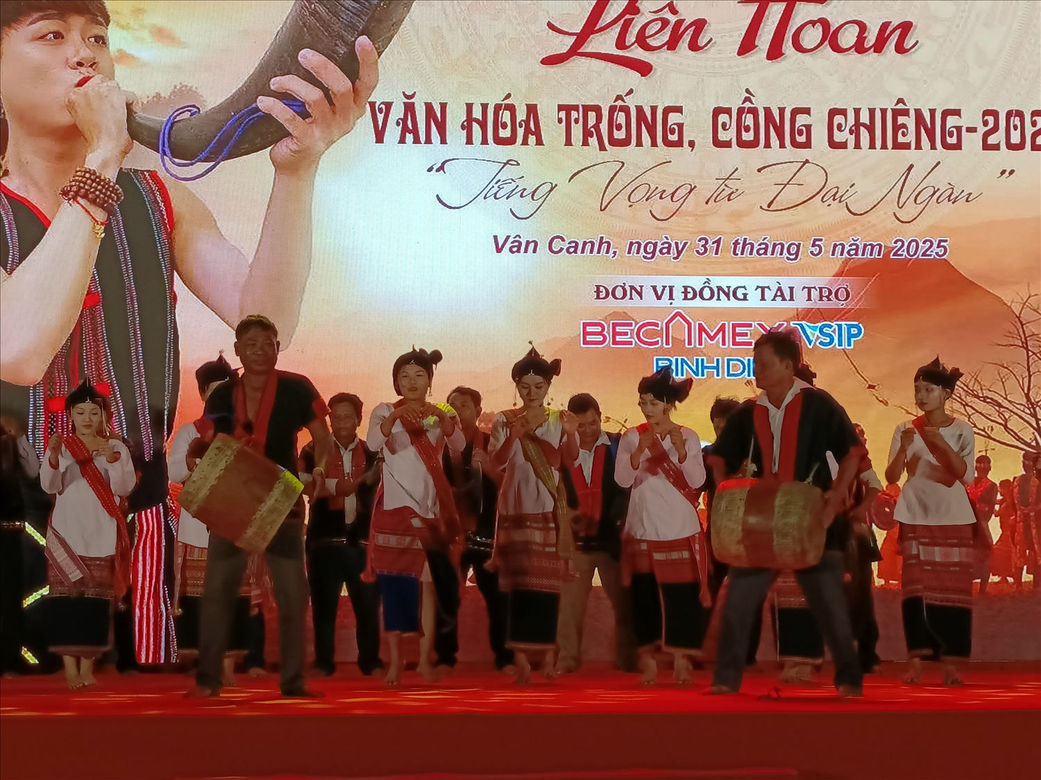 Tiết mục văn nghệ đặc trưng của đồng bào Chăm Hroi huyện Vân Canh 