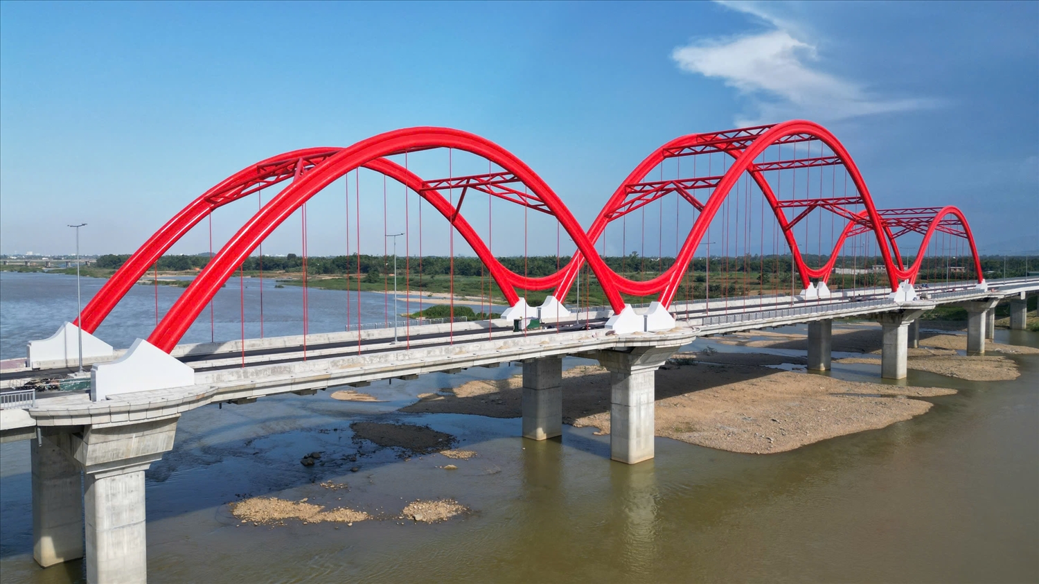 Cầu được khởi công từ cuối năm 2022, với tổng kinh phí khoảng 850 tỷ đồng.