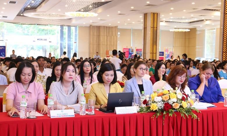 Các đại biểu tham dự Diễn đàn