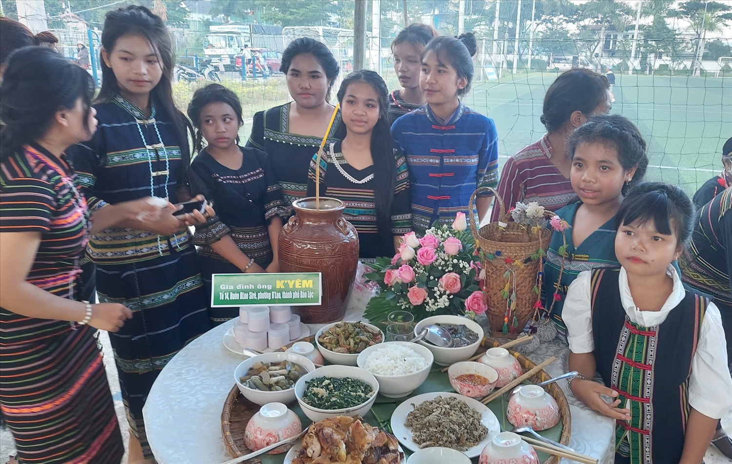  Bữa cơm gia đình ông ông K’Yêm, Tổ dân phố 14, Buôn B’Lao Sirê, phường B’Lao, thành phố Bảo Lộc 