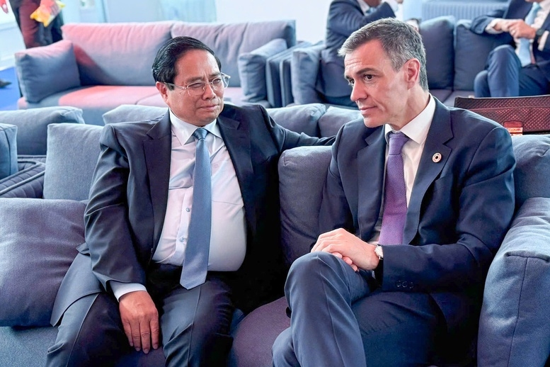 Thủ tướng Chính phủ Phạm Minh Chính gặp Thủ tướng Tây Ban Nha Pedro Sanchez - Ảnh: VGP/Nhật Bắc