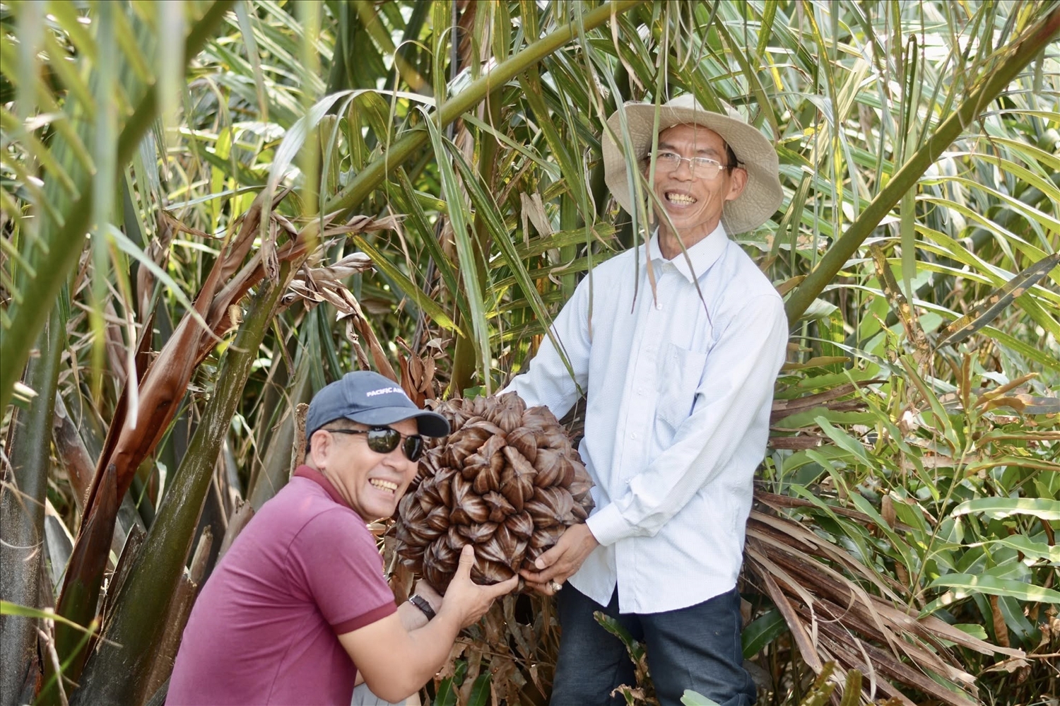 Ông Hùng tiên phong đưa khách Tây về làng, mở ra sinh kế cho nhiều hộ dân trong làng.