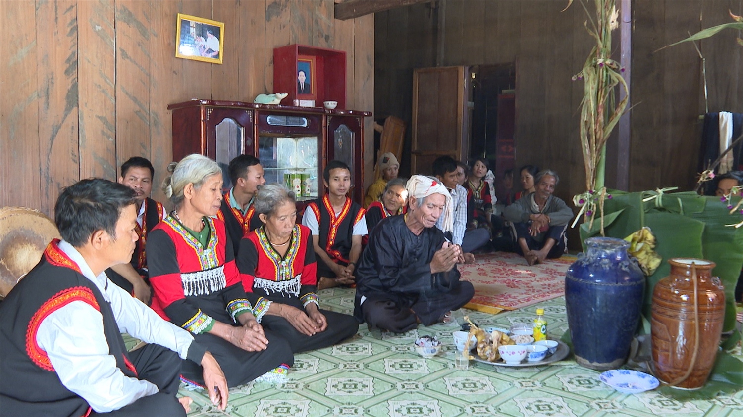 Nghi thức Lễ cúng lúa mới tại tộc họ Cà Mau, xã Ma Nới, huyện Ninh Sơn, tỉnh Ninh Thuận.