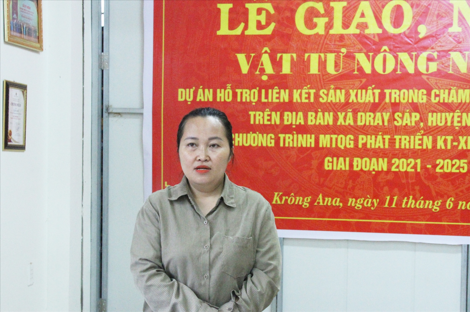 Bà H’Ban Niê Kdăm - Trưởng phòng Dân tộc và Tôn giáo huyện Krông Ana phát biểu tại buổi lễ
