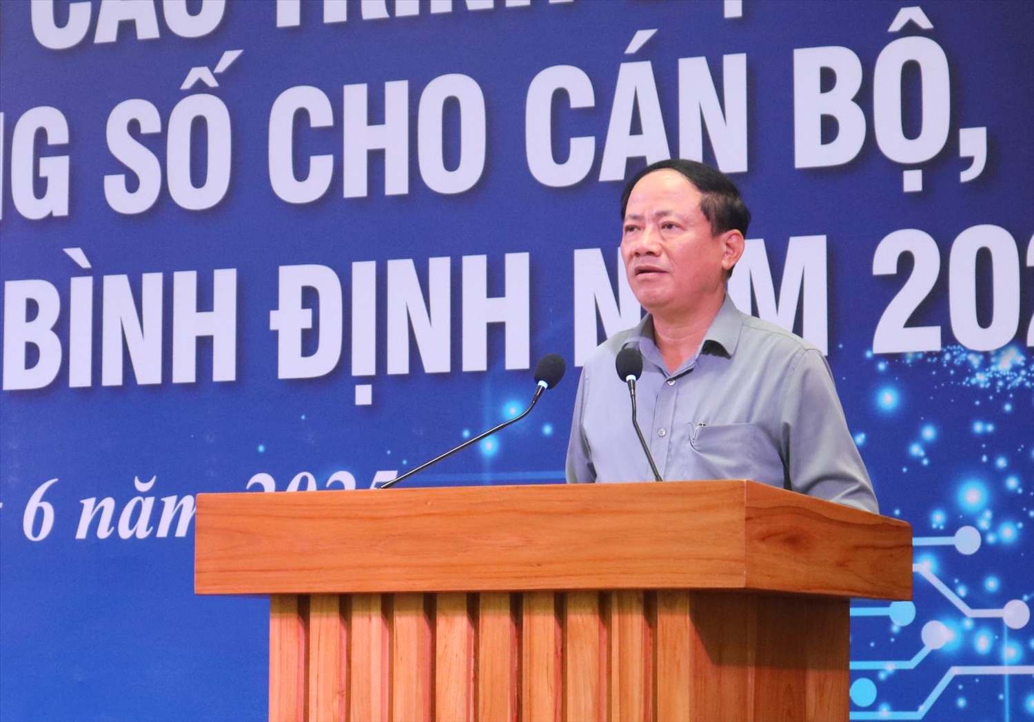 Ông Phạm Anh Tuấn, Chủ tịch UBND tỉnh Bình Định phát biểu khai mạc Khoá bồi dưỡng