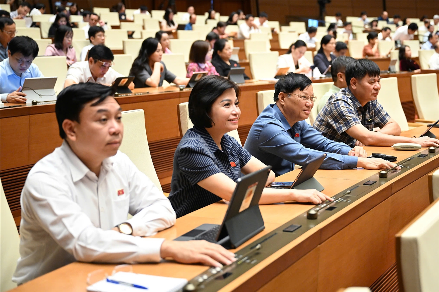 Các đại biểu tham dự phiên họp